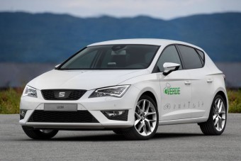 Konnektoros hibrid a SEAT-tól