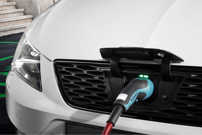 Konnektoros hibrid a SEAT-tól 5