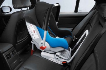 A járdán felejtette a gyerekét