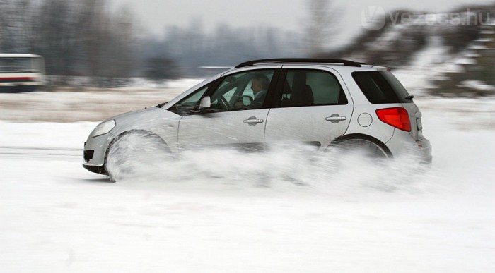 Top 10: Milyen autót vesznek Magyarországon? 10 | Vezess 6. Suzuki SX4, 543 db. Már folyik az új modell gyártása, de a régi SX4 erősen akciós áron még mindig vevőre talál