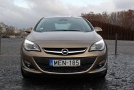 2. Opel Astra, 983 db. Második helyen is egy a flottaértékesítésben erős márka legnépszerűbb autója áll. Az Opel Astra darabszámait ebben az időszakban már nem a rendőrségi tender dobta meg