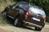 3. Dacia Duster, 802 db. A Daciának a Duster az első modellje, amit Magyarországon igazán elfogadnak az emberek. Aki a saját pénzét költi autóra, kiemelkedő arányban választ Daciát, így a Földművelésügyi és Vidékfejlesztési Hivatalnak eladott 96 autót és pár darabos flottákat leszámítva a Dusterek családi autóként szolgálnak