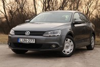 10. Volkswagen Jetta, 449 db. A Jetta a VW második modellje, amivel bekerült az első öt hónap alapján a Top 10-be. A Volkswagen a személyautók között a Škoda mögött a második helyen áll az értékesítési rangsorban