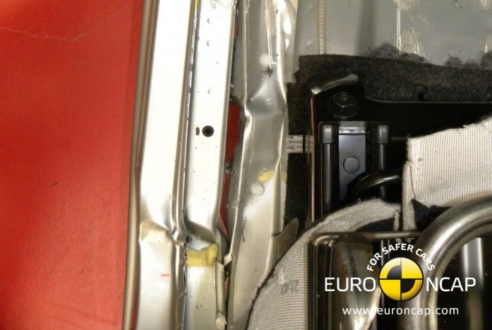 Egyszer használatos a Nissan kisbusza 6 | Vezess Egyszer használatos a Nissan kisbusza 6