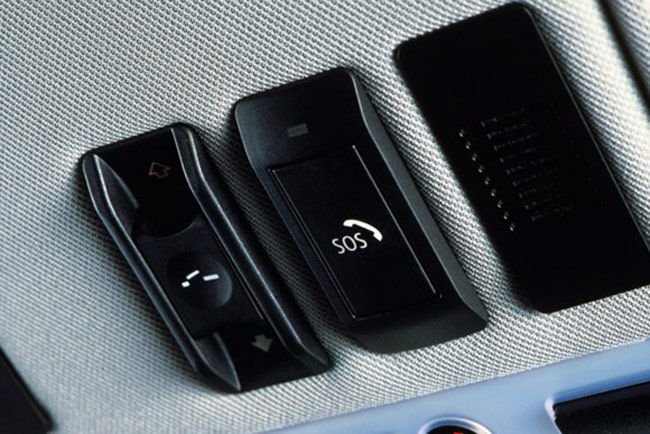 Jöhetnek a mentőknek telefonáló autók