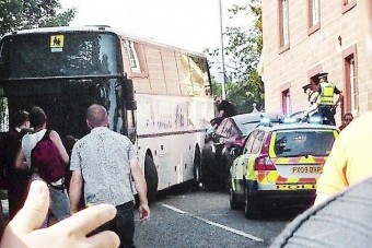 Iskolásokkal állták el az útját az ámokfutónak