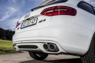 Marconább, erősebb Audi A4 12