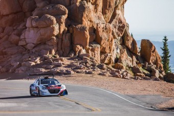 Ha a hegy nem megy Loeb-höz...