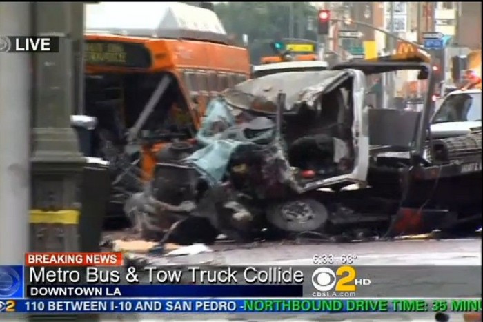 Letarolta a buszt a száguldó teherautó