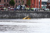 Elnyelte a víz a turistákkal teli buszt 31