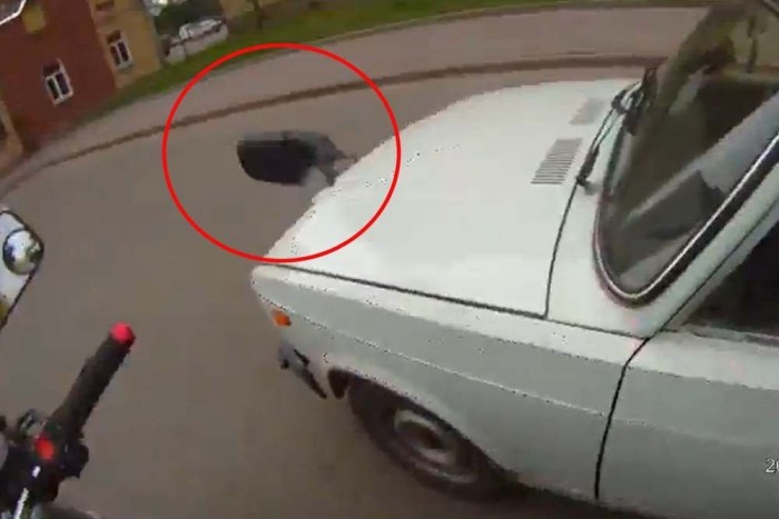 Tört-zúzott az őrült motoros