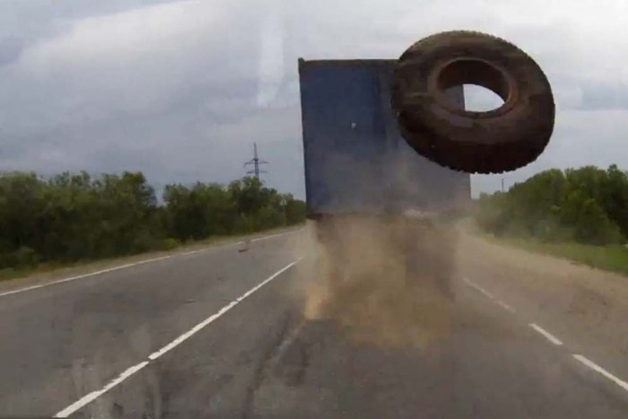 Halálos veszélyt okozott a kiszakadt kerék