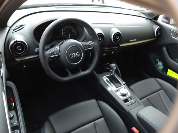 Az Audi jövője: villany és földgáz 7 | Vezess A g-tron belsőben pár kijelzőn kívül semmi sem utal az alternatív hajtásra