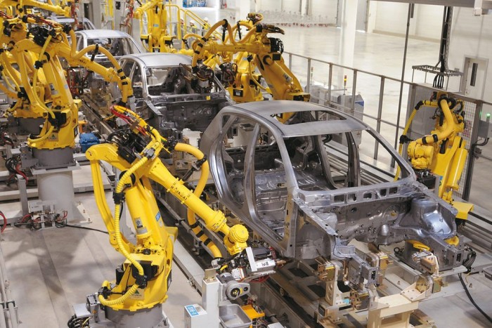 Sok más autógyárral ellentétben itt a robotokat is az anyacég gyártja. Meg talán az óceánjárókat is, amelyek behajózzák a kocsikat Amerikába