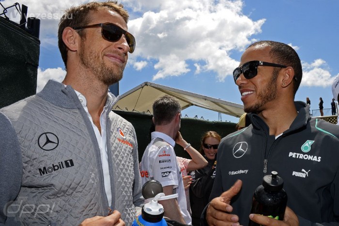 F1: Button nem félti Hamiltont