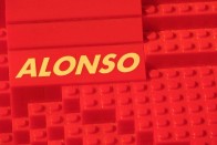 Életnagyságú F1-es Ferrari LEGO-ból 40