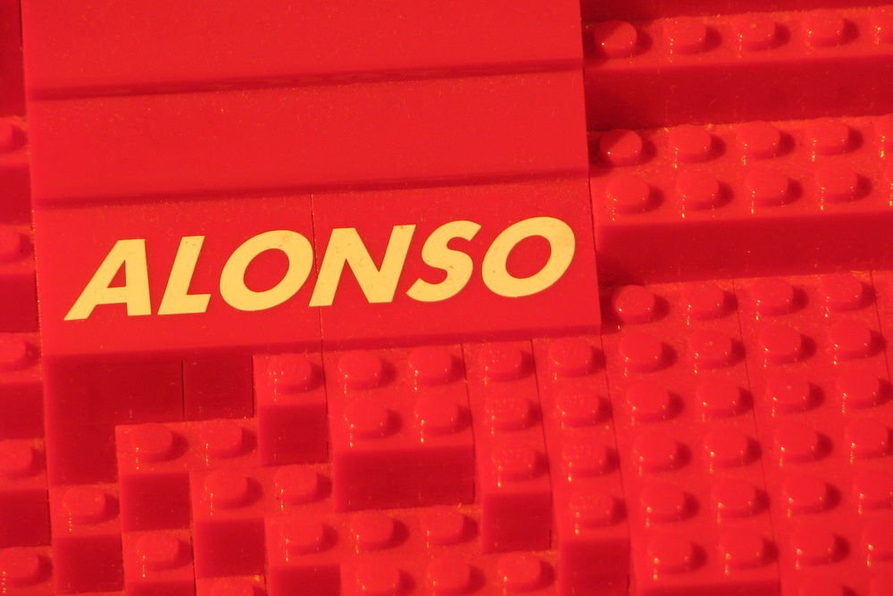 Életnagyságú F1-es Ferrari LEGO-ból 17