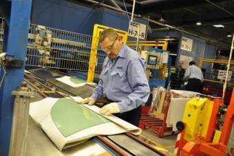 Percenként hét és fél Merci-üveg