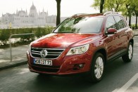 2008. szeptember, VW Tiguan. Komoly propagandaértéke van a menettudósításokban a Tiguanról Budapest nevezetességeivel megjelent gyári fotóknak