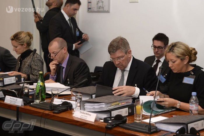 F1: Szorul a hurok a Mercedes körül 7 | Vezess F1: Szorul a hurok a Mercedes körül 7