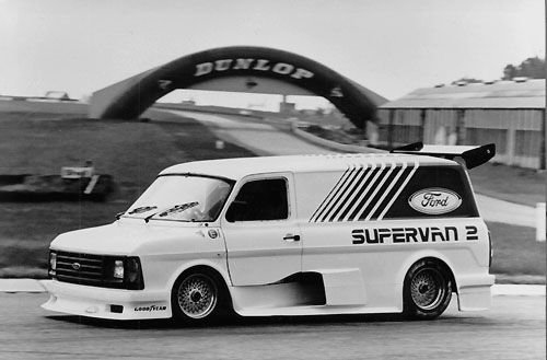 A legendás Cosworth V8 Supervan