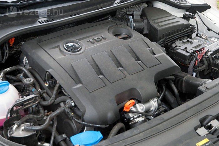 Igen, az ott Škoda embléma. Annyira nem meglepő, így nem is érdemes rajta fennakadni. 