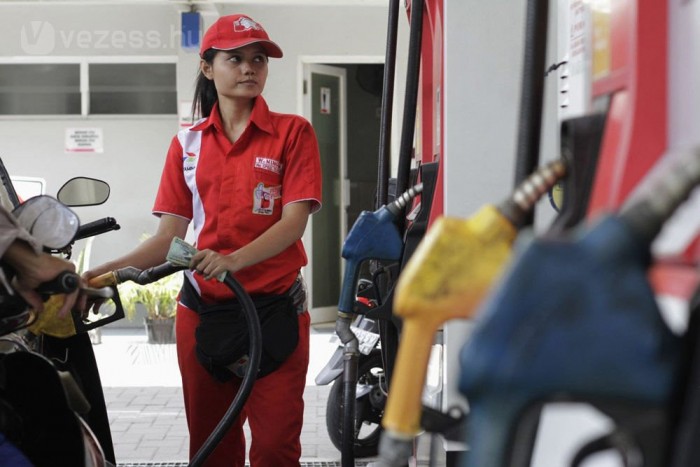 Tüntetés a 150 forintos üzemanyag ellen