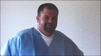 Nőnek öltözve karambolozott a drogos apuka