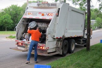 Hajléktalant zúzott be a kukáskocsi