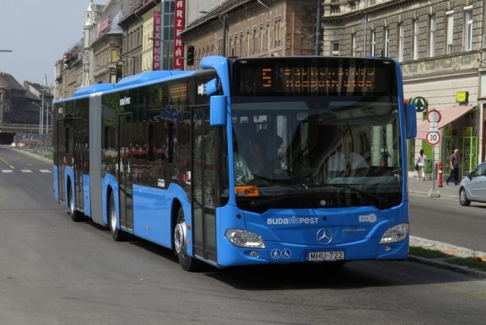 Újabb Mercedeseket kap a főváros