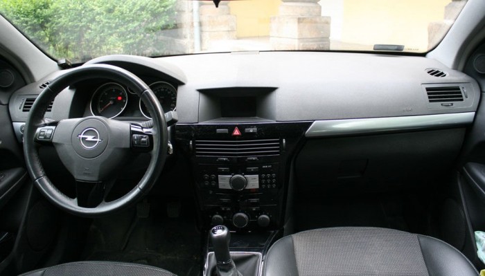 Hatfokozatú az 1,3 CDTI-k sebességváltója. Kell is a szűk használható fordulatszám-tartomány miatt