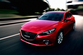 Gyári fotókon az új Mazda3!