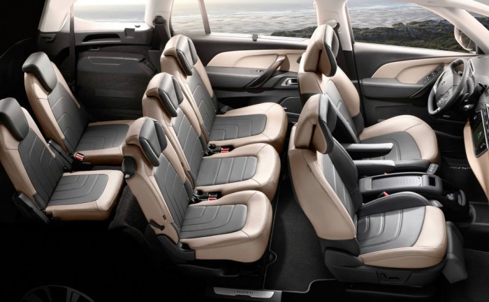 Itt a Citroën hétszemélyes egyterűje 8