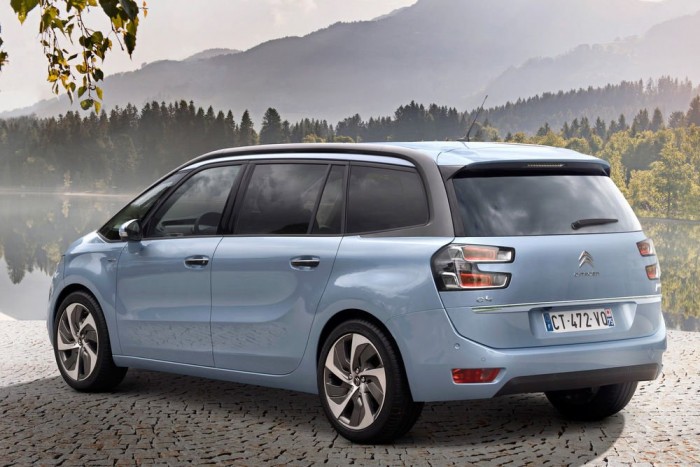 Itt a Citroën hétszemélyes egyterűje 7