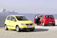 Városi minik, 1: Volkswagen Fox. Hazánkban nem forgalmazták a Polónál kisebb és jóval primitívebb, Brazíliából importált kiskocsit. A Punto-Corsa-Micra méretű autók nyomott hazai árszintje miatt eladhatatlanul drága lett volna és a gazdasági válsággal amúgy is szinte eltűnt a piacnak ez a szelete