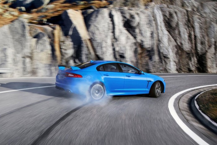 Top 10: megbízható autók, elégedett tulajok 10 | Vezess Felső kategória, 1: Jaguar XF. A Jaguarok minőségét nem illene alaptalanul ekézni, mert a márkák között zsinórban másodszor lett első az indiai tulajdonban is egyre jobban működő márka. Az XF pedig kategóriaelső