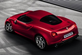 Hátsókerék-hajtásra áll vissza az Alfa Romeo