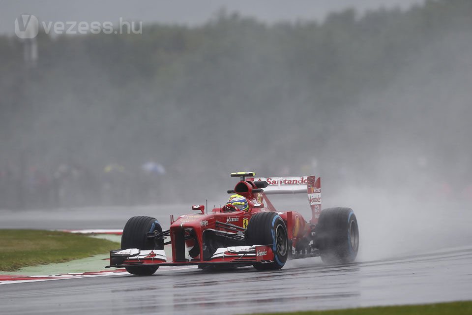 F1: Jövőre is marad mulatni a Merci-főnök 13