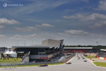 F1: Ifjoncteszt ejtve, jöhetnek a versenyzők