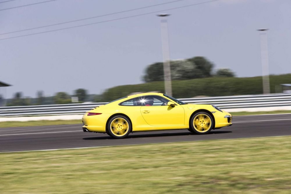 Személyes kedvencem a Porsche 911 Carrera S, kerámia fékekkel, PDK váltóval, 400 lóerővel