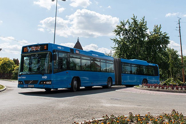 Új csuklós buszok Budapesten