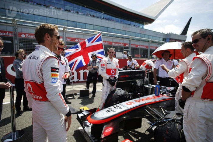 F1: Buttonék tartják egyben a McLarent