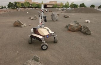 Autót irányítanak a világűrből