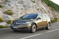 Terepre megy az Opel Insignia kombi 12