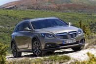 Terepre megy az Opel Insignia kombi 13