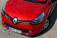 A Renault-nál félretették a sík lemez fogalmát a Clio Grandtour tervezésének idejére. Minden lemez rafináltan domborított, hajtogatott, formázott