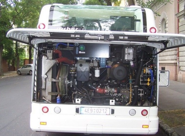 A motortérben egy 290 lóerős, hathengeres földgázüzemű erőforrás kapott helyet 