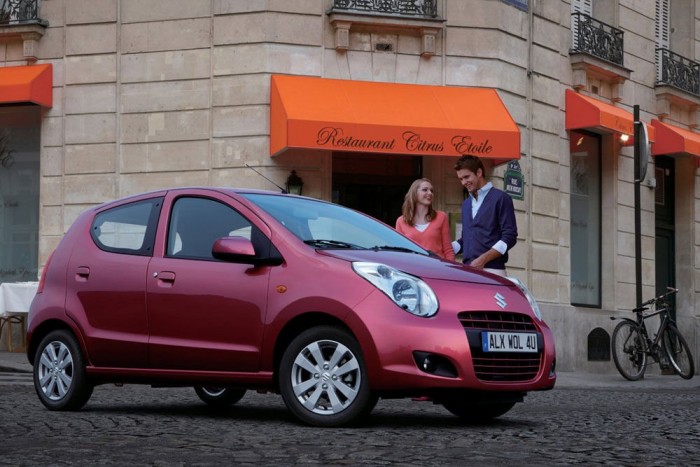 Top 10: Magyarország legolcsóbb autói 4 7. Suzuki Alto 1,0 GLX, 68 LE, 2 499 000 Ft. A Suzuki Indiából importálja a kisautót, amely jobban felszerelt, de kevésbé biztonságos és jóval primitívebb autó a Splashnél. Nem volna kérdés, hogy melyiket válasszuk
