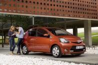 5. Toyota Aygo+ 1,0, 68 LE, 2 345 000 Ft. Ki hinné, hogy Toyota is akad ebben a mezőnyben? Piacfelmérésünk ötödik autója az Aygo alapváltozata. Nem mai csirke, nyolc éve gyártják Csehországban. Apró háromhengerese többszörös kategóriagyőztes volt az Év Motorja választáson