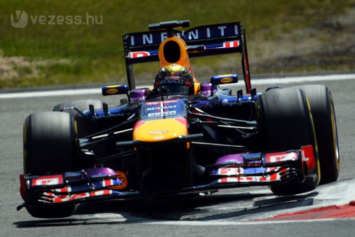 F1: Rosberget elbuktatták, Hamiltoné a pole 6 | Vezess F1: Rosberget elbuktatták, Hamiltoné a pole 6